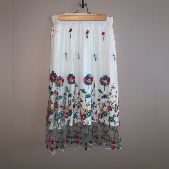 Magic Dresses & Skirts - Beautiful skirt with embroidery, by Magic